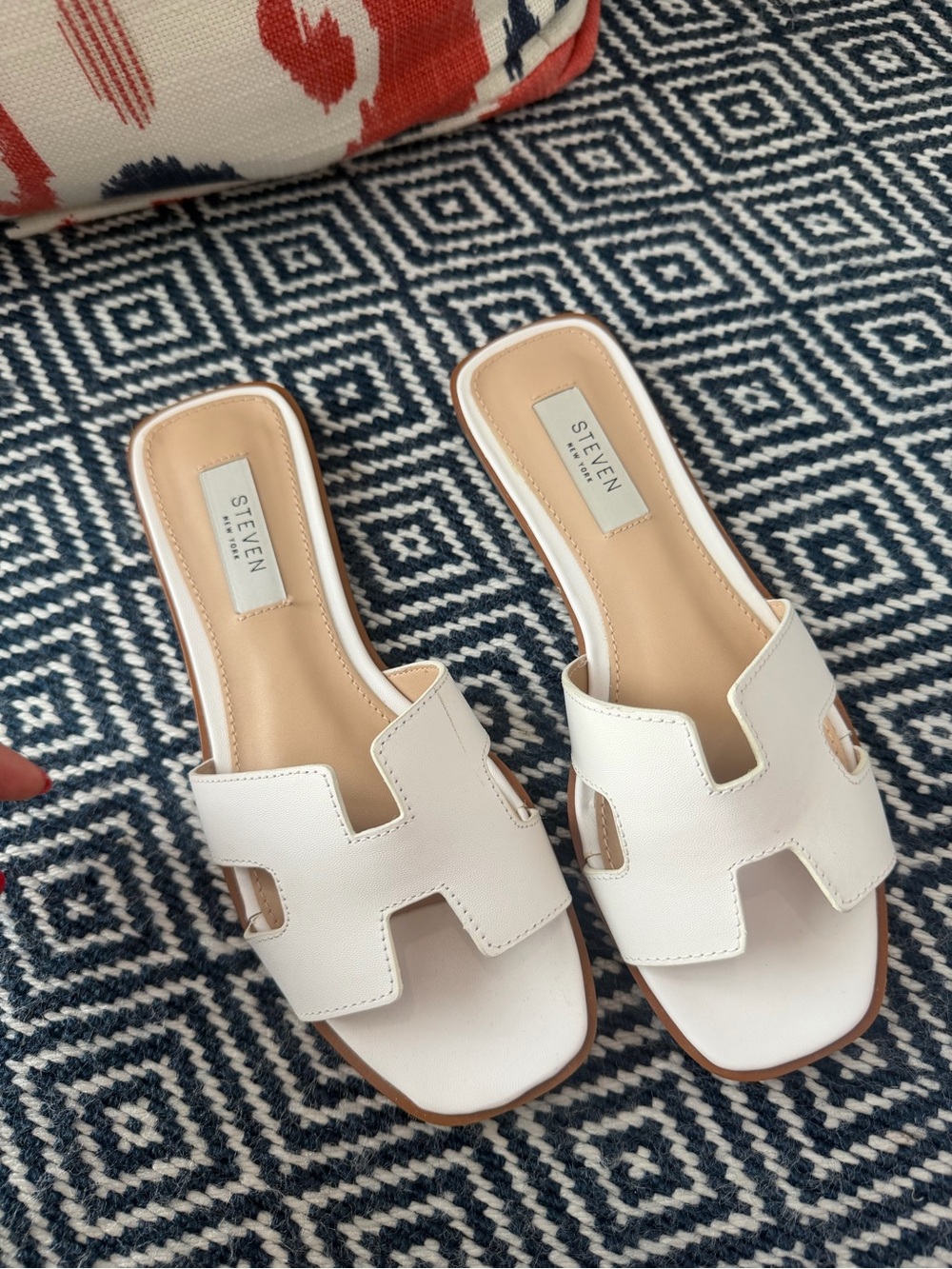 Steve Madden White Leather H-strap Slide Sandals - Picture 2 of 4